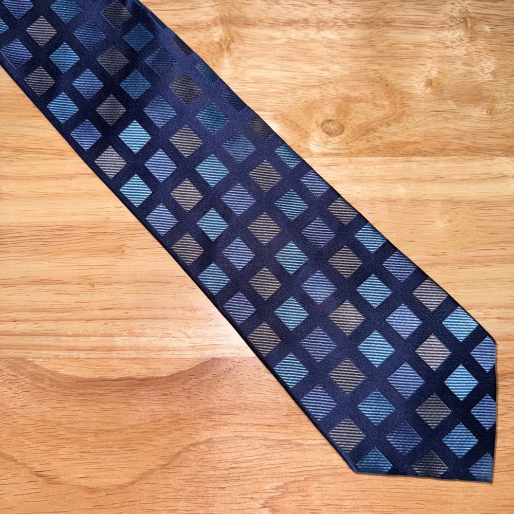 BCBG Attitude Mens Silk Necktie Navy Blue Grey Geometric Grid Hand Sewn Tie